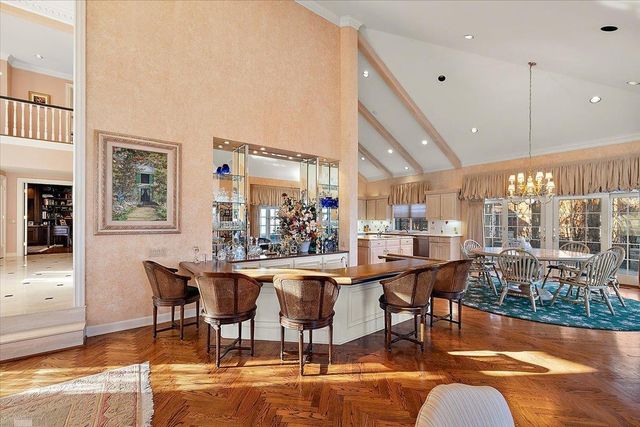 207 Lake Shore Drive, Grosse Pointe Farms, MI 48236