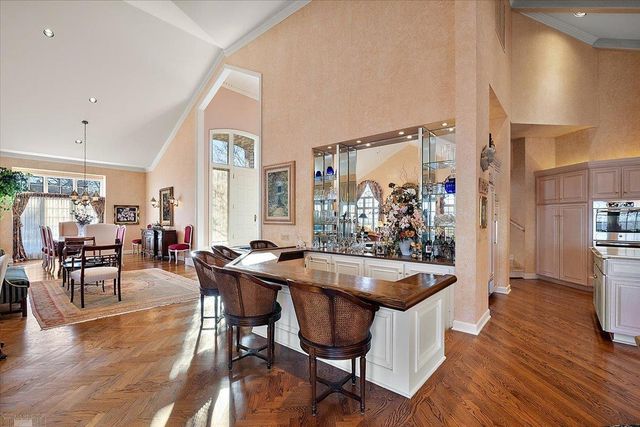 207 Lake Shore Drive, Grosse Pointe Farms, MI 48236