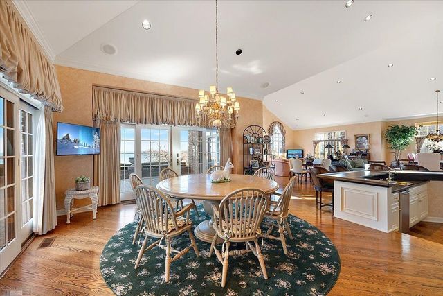 207 Lake Shore Drive, Grosse Pointe Farms, MI 48236