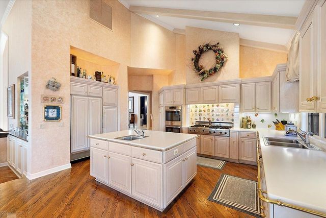 207 Lake Shore Drive, Grosse Pointe Farms, MI 48236