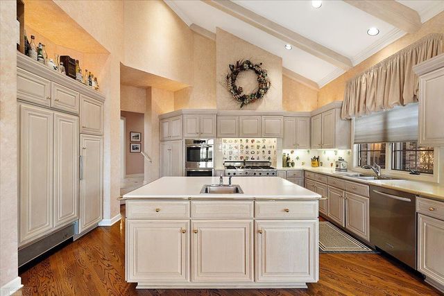 207 Lake Shore Drive, Grosse Pointe Farms, MI 48236