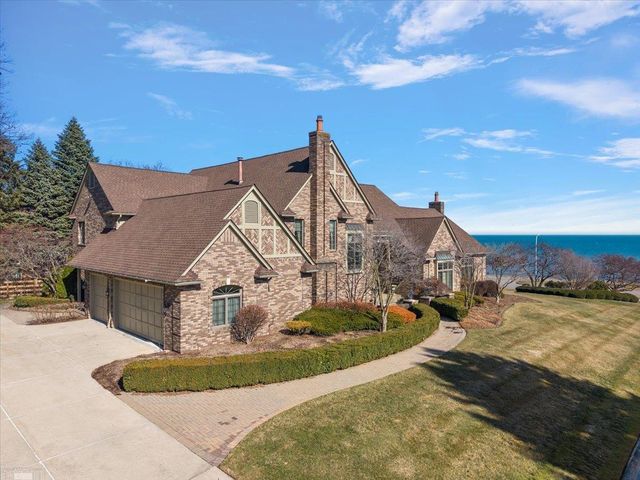 207 Lake Shore Drive, Grosse Pointe Farms, MI 48236