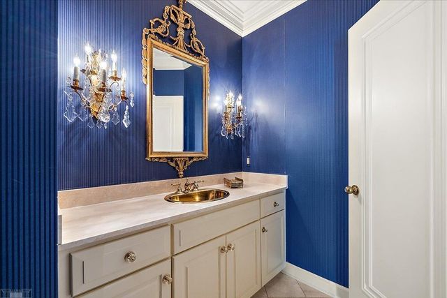 207 Lake Shore Drive, Grosse Pointe Farms, MI 48236