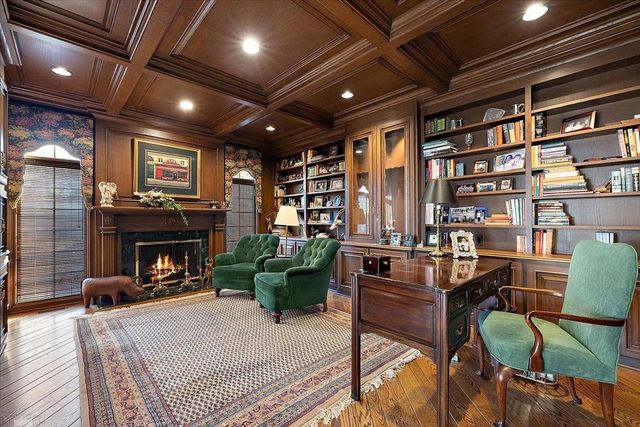 207 Lake Shore Drive, Grosse Pointe Farms, MI 48236