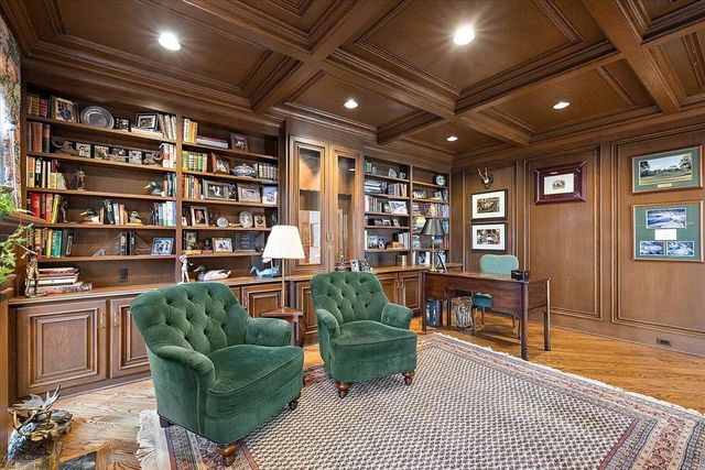 207 Lake Shore Drive, Grosse Pointe Farms, MI 48236