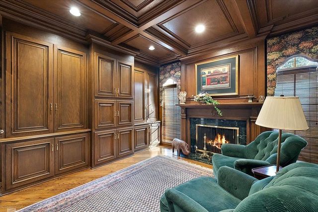 207 Lake Shore Drive, Grosse Pointe Farms, MI 48236