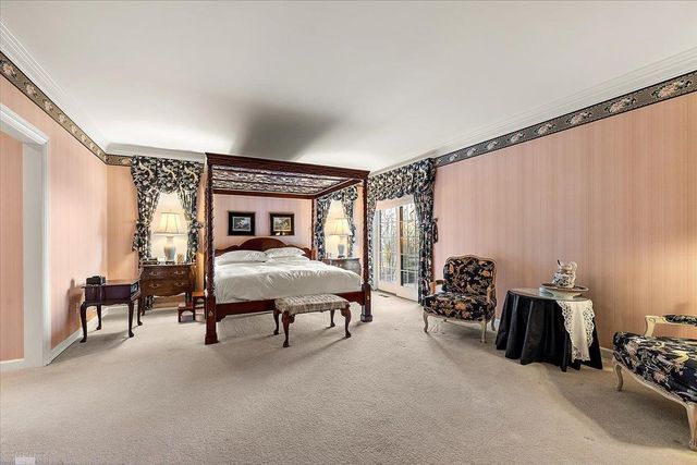 207 Lake Shore Drive, Grosse Pointe Farms, MI 48236