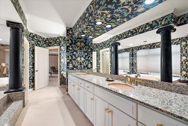 207 Lake Shore Drive, Grosse Pointe Farms, MI 48236