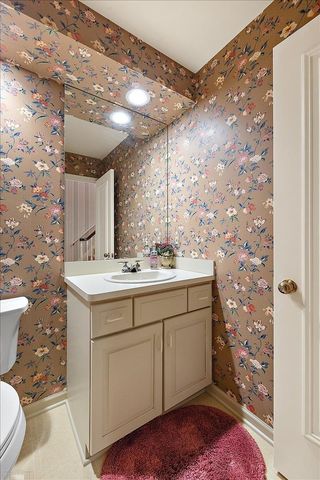 207 Lake Shore Drive, Grosse Pointe Farms, MI 48236