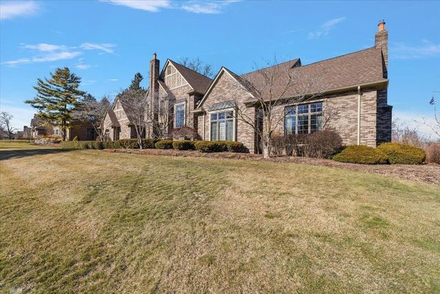 207 Lake Shore Drive, Grosse Pointe Farms, MI 48236