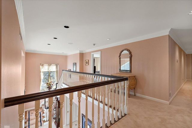 207 Lake Shore Drive, Grosse Pointe Farms, MI 48236