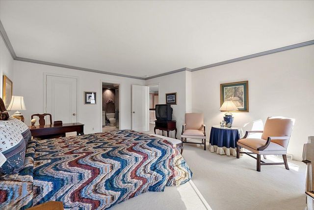 207 Lake Shore Drive, Grosse Pointe Farms, MI 48236