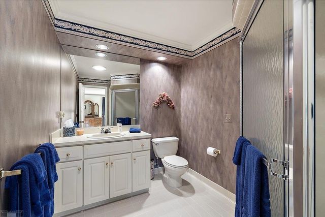 207 Lake Shore Drive, Grosse Pointe Farms, MI 48236