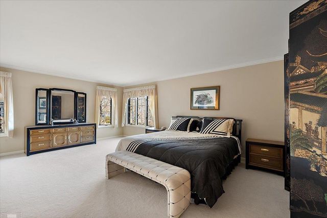 207 Lake Shore Drive, Grosse Pointe Farms, MI 48236