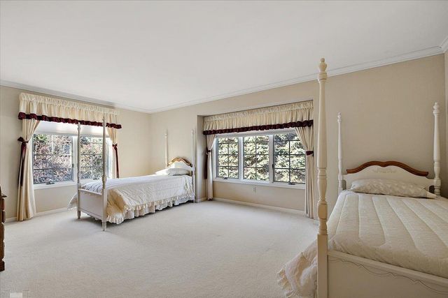 207 Lake Shore Drive, Grosse Pointe Farms, MI 48236