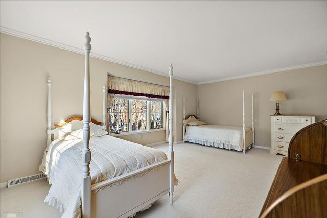 207 Lake Shore Drive, Grosse Pointe Farms, MI 48236