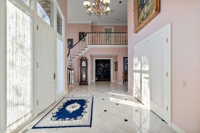 207 Lake Shore Drive, Grosse Pointe Farms, MI 48236