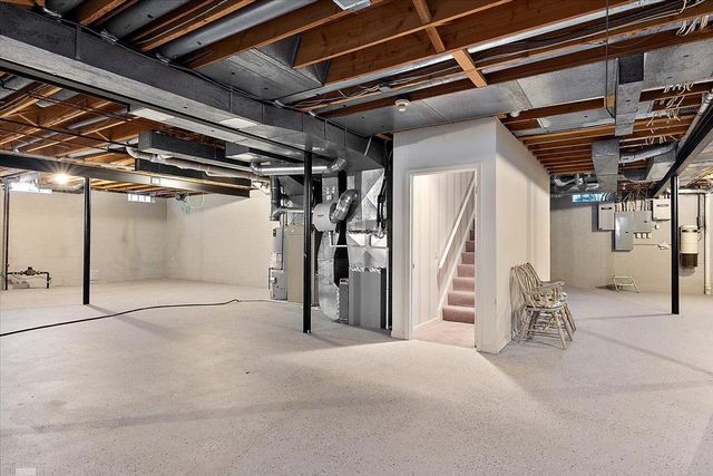 207 Lake Shore Drive, Grosse Pointe Farms, MI 48236