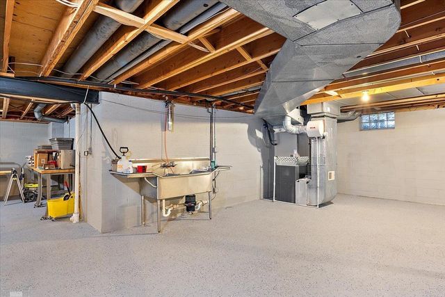 207 Lake Shore Drive, Grosse Pointe Farms, MI 48236