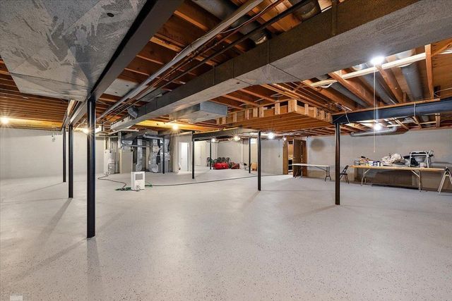 207 Lake Shore Drive, Grosse Pointe Farms, MI 48236