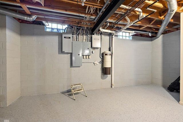 207 Lake Shore Drive, Grosse Pointe Farms, MI 48236