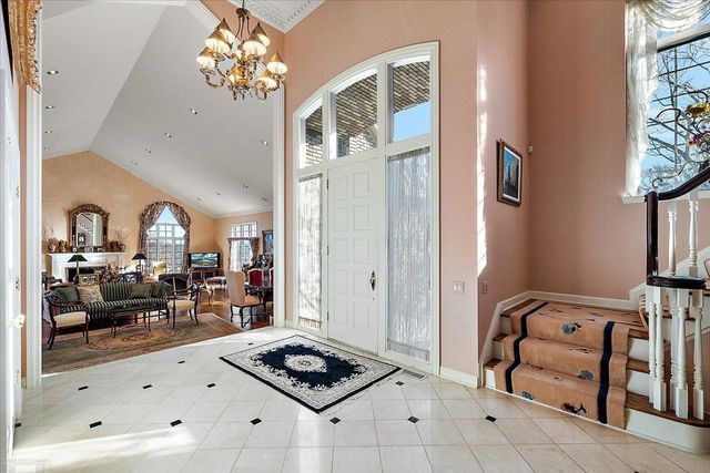 207 Lake Shore Drive, Grosse Pointe Farms, MI 48236