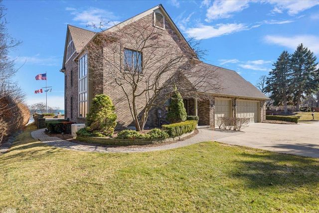 207 Lake Shore Drive, Grosse Pointe Farms, MI 48236