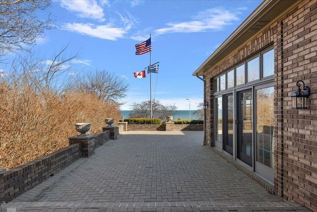 207 Lake Shore Drive, Grosse Pointe Farms, MI 48236