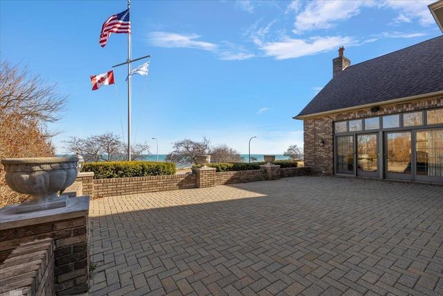 207 Lake Shore Drive, Grosse Pointe Farms, MI 48236