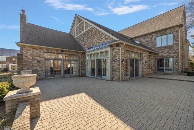 207 Lake Shore Drive, Grosse Pointe Farms, MI 48236