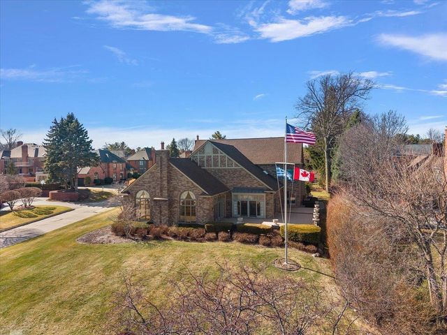 207 Lake Shore Drive, Grosse Pointe Farms, MI 48236