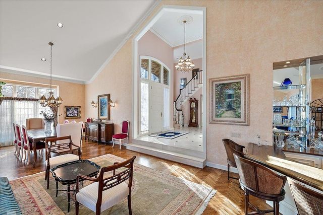 207 Lake Shore Drive, Grosse Pointe Farms, MI 48236