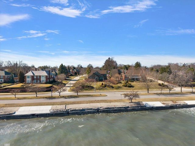 207 Lake Shore Drive, Grosse Pointe Farms, MI 48236