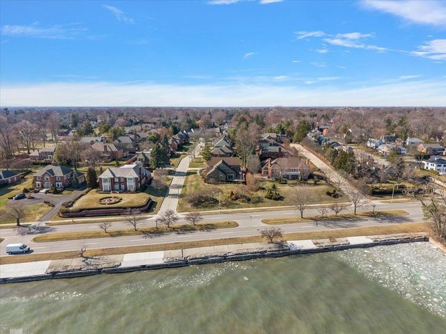 207 Lake Shore Drive, Grosse Pointe Farms, MI 48236