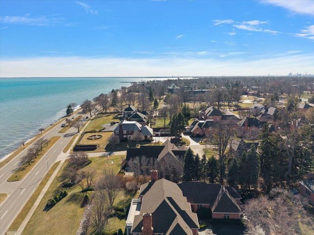 207 Lake Shore Drive, Grosse Pointe Farms, MI 48236