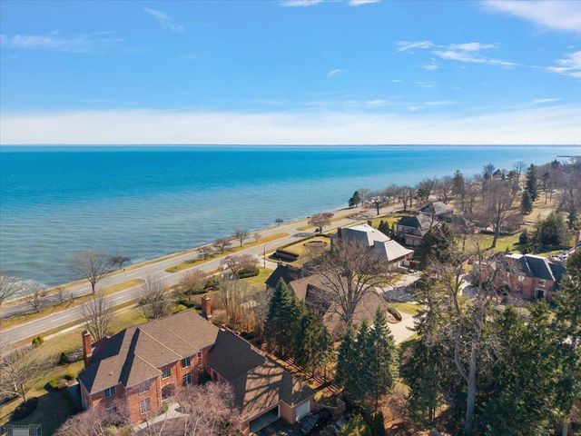 207 Lake Shore Drive, Grosse Pointe Farms, MI 48236