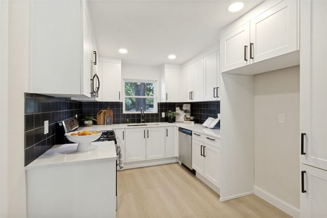 1202 Arizona Avenue, Dallas, TX 75216