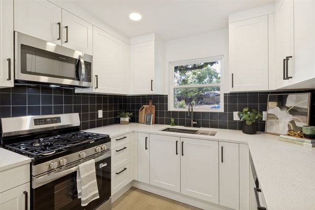 1202 Arizona Avenue, Dallas, TX 75216