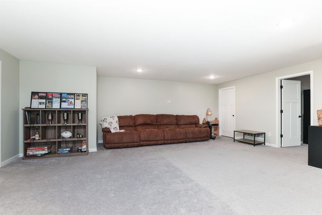 1403 N Chinaberry St, Andover, KS 67002