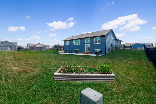 1403 N Chinaberry St, Andover, KS 67002