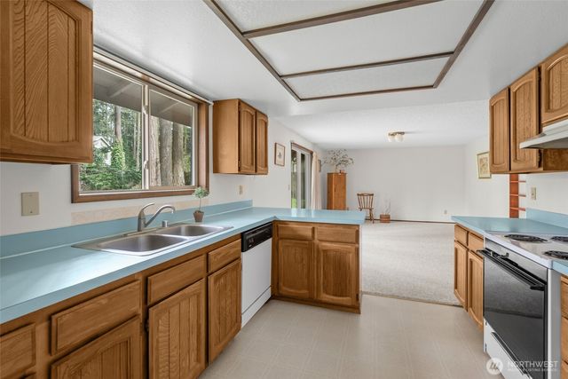 2068 Pine Wood Way, Oak Harbor, WA 98277