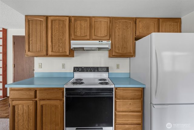 2068 Pine Wood Way, Oak Harbor, WA 98277