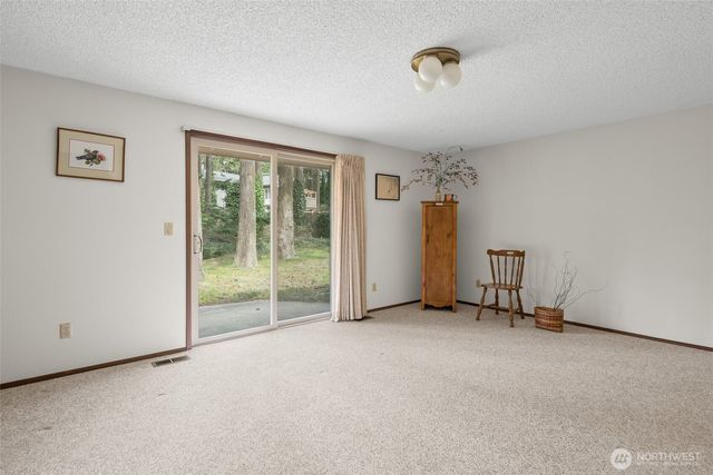 2068 Pine Wood Way, Oak Harbor, WA 98277