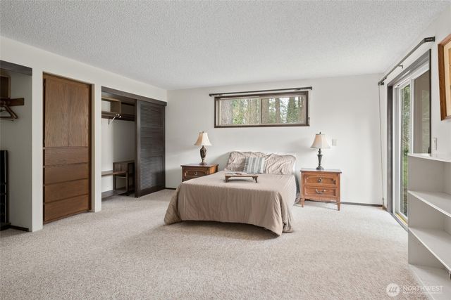 2068 Pine Wood Way, Oak Harbor, WA 98277