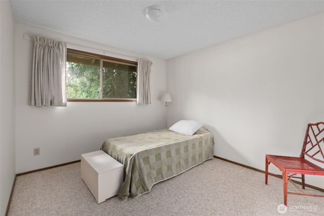 2068 Pine Wood Way, Oak Harbor, WA 98277