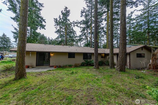 2068 Pine Wood Way, Oak Harbor, WA 98277