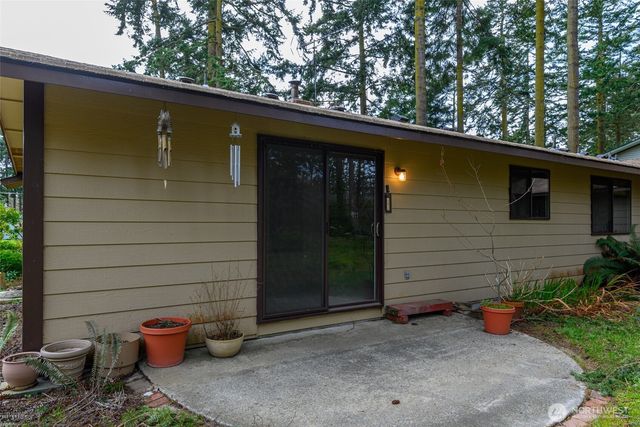 2068 Pine Wood Way, Oak Harbor, WA 98277