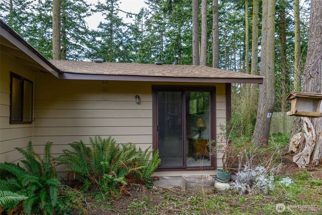 2068 Pine Wood Way, Oak Harbor, WA 98277