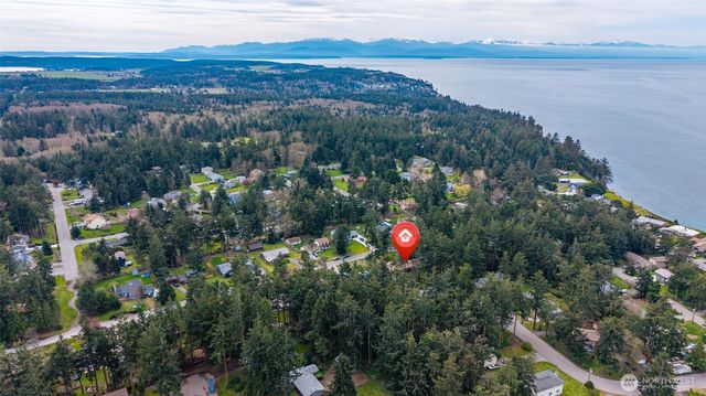 2068 Pine Wood Way, Oak Harbor, WA 98277