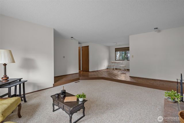 2068 Pine Wood Way, Oak Harbor, WA 98277